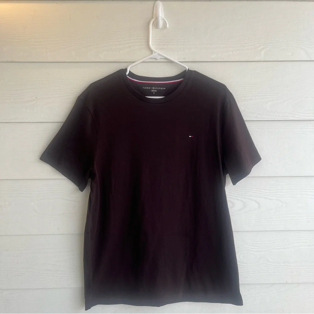 Tommy Hilfiger Dark Brown / Cabernet‎ T-Shirt (NWOT, Size Medium)